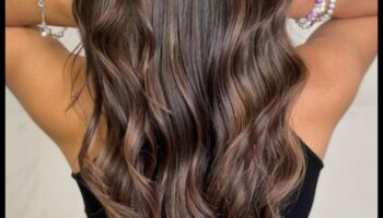 أناقة الإسبريسو: استكشاف العالم الغني للشعر البني