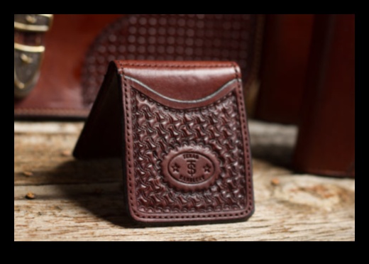 إكسسوارات جلدية يمكنك صنعها بنفسك: صناعة قطع خالدة