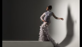 الأزياء السينمائية: الدراما والأناقة في التصوير الفوتوغرافي الخالد